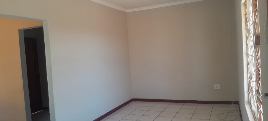 To Let 4 Bedroom Property for Rent in Southernwood Eastern Cape